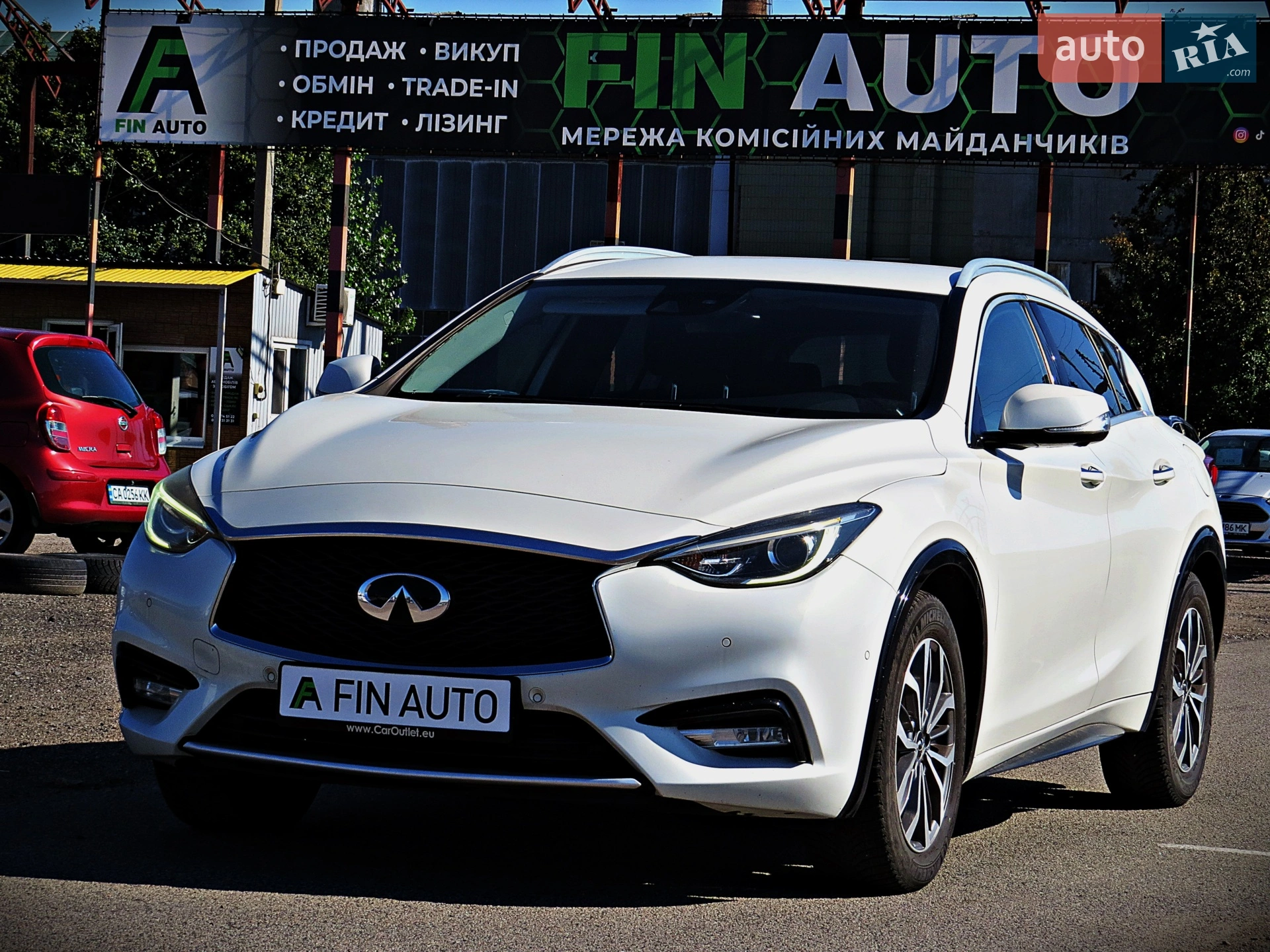 2017 Infiniti Q30 - фото 1