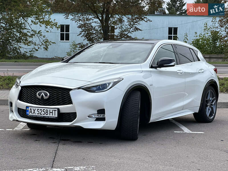 Хэтчбек Infiniti Q30 2016 в Ровно фото 2 Хэтчбек Infiniti Q30 2016 в Ровно