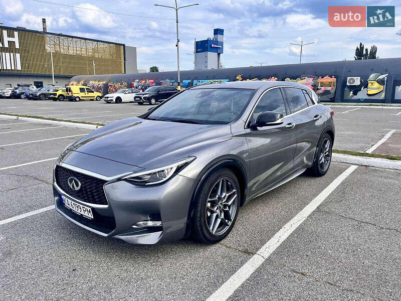 Infiniti Q30 2016