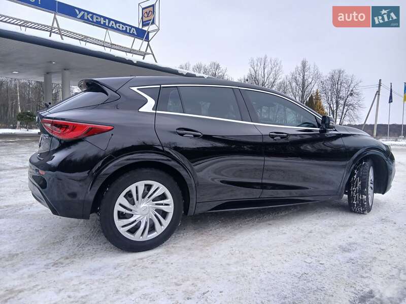 Хетчбек Infiniti Q30 2016 в Калуші