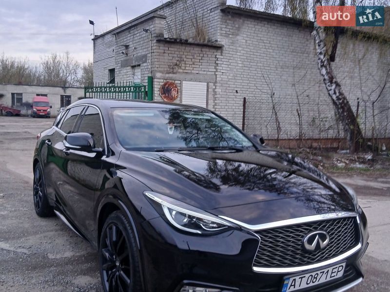 Infiniti Q30 2016