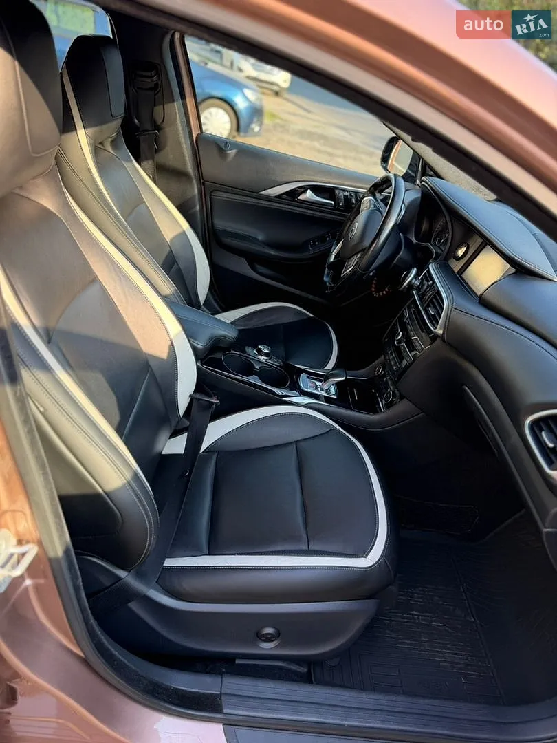 2016 Infiniti Q30 - мініатюра 10