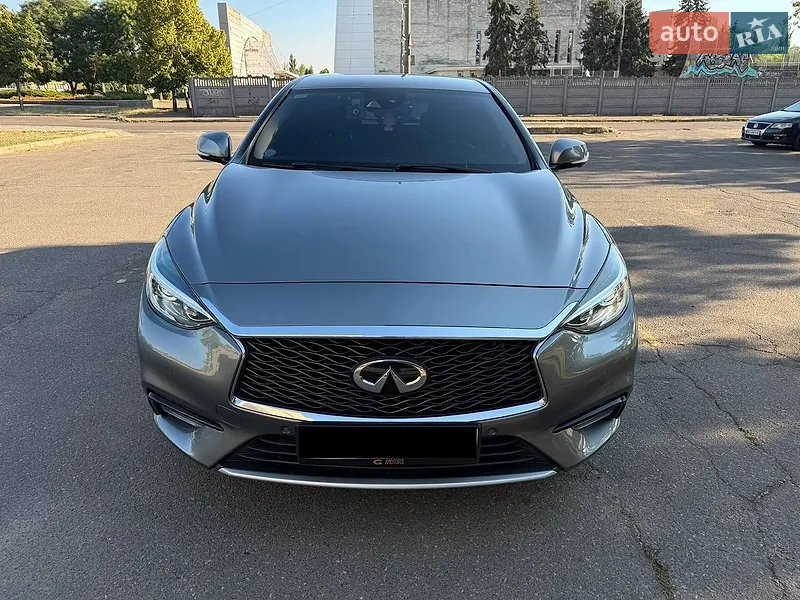 Infiniti Q30 2016
