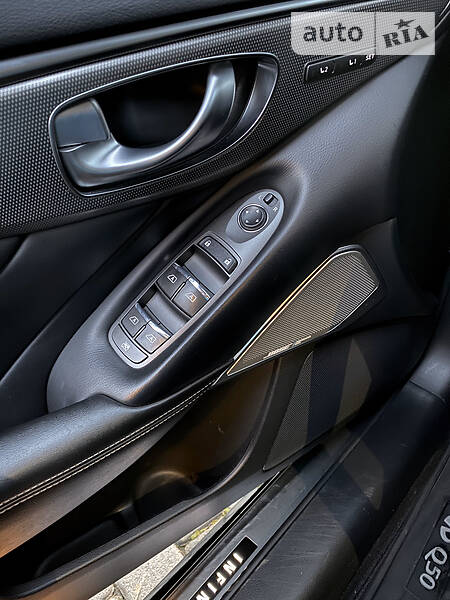 Седан Infiniti Q50 2017 в Львові