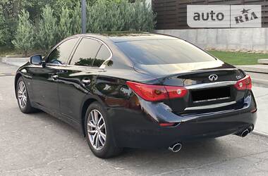 Седан Infiniti Q50 2013 в 