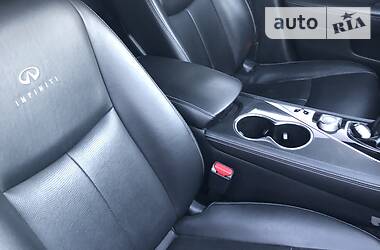 Седан Infiniti Q50 2013 в 