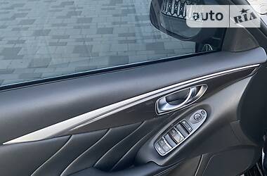 Седан Infiniti Q50 2013 в 