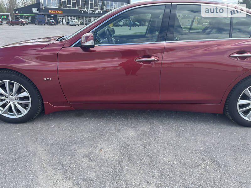Седан Infiniti Q50 2016 в Романове