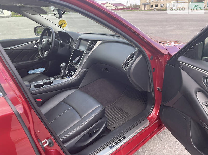 Седан Infiniti Q50 2016 в Романове