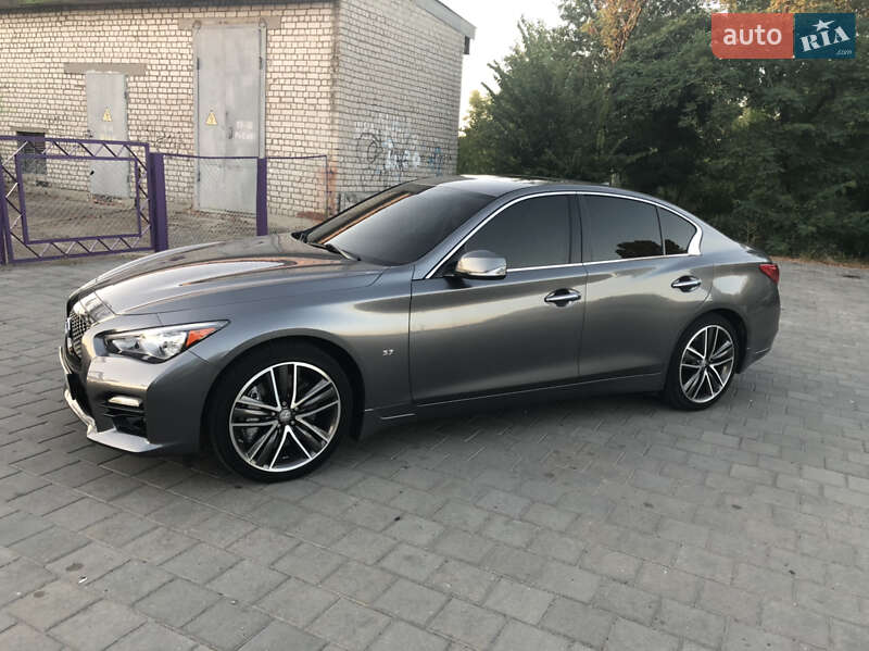 Седан Infiniti Q50 2015 в Кременчуці