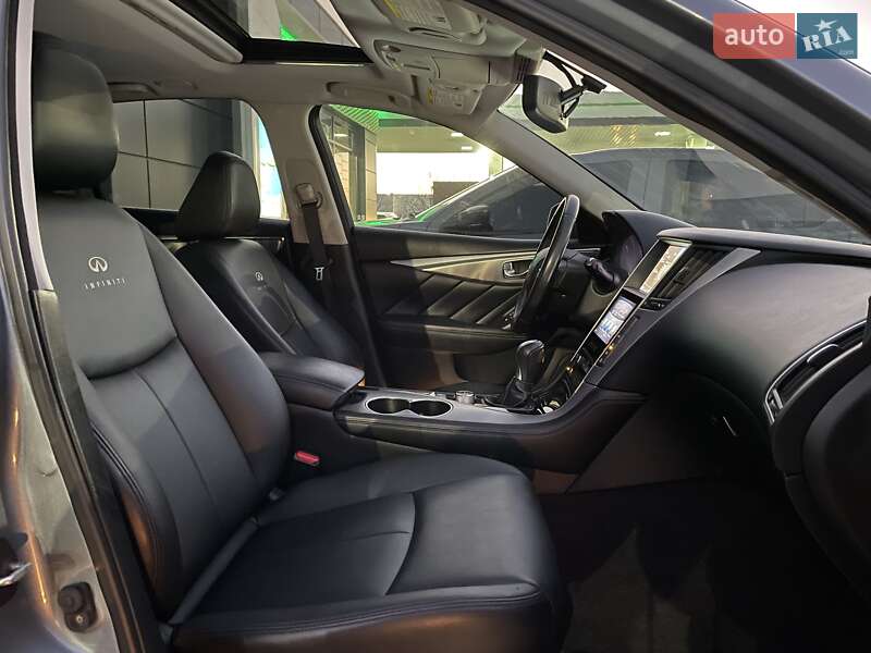 Седан Infiniti Q50 2014 в Полтаві