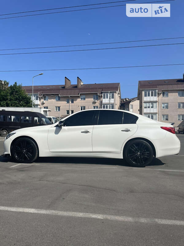 Седан Infiniti Q50 2016 в Киеве