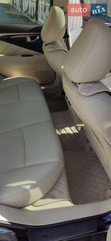 Седан Infiniti Q50 2017 в Чернигове