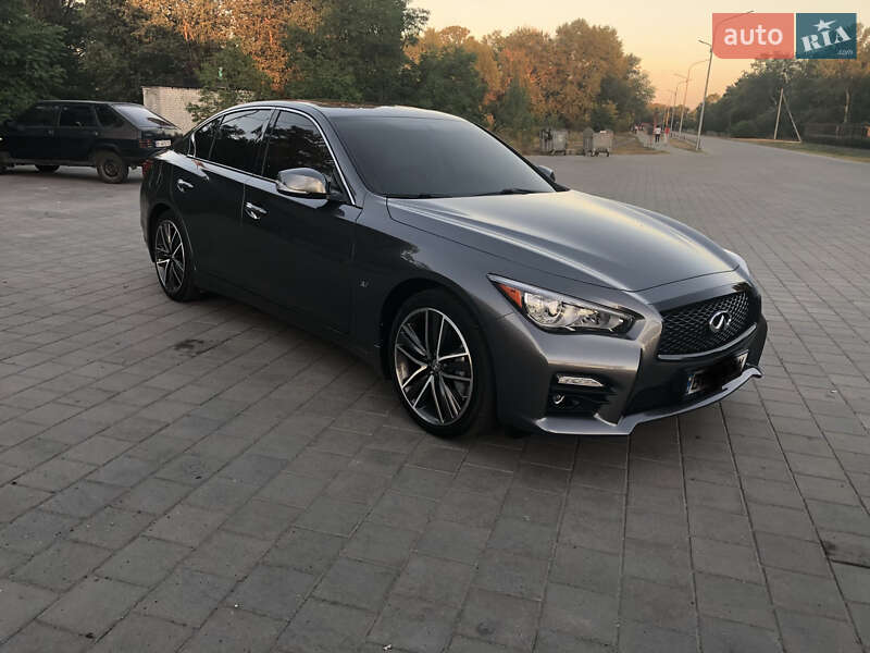 Седан Infiniti Q50 2015 в Кременчуці