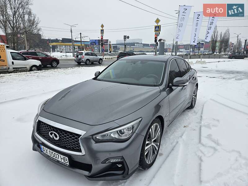 Седан Infiniti Q50 2017 в Чутове