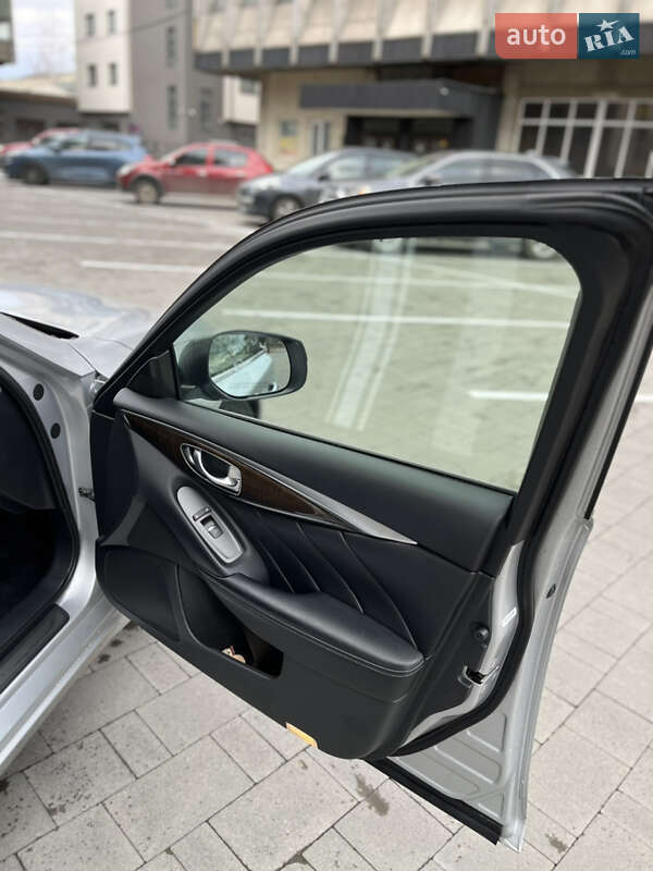 Седан Infiniti Q50 2017 в Ивано-Франковске