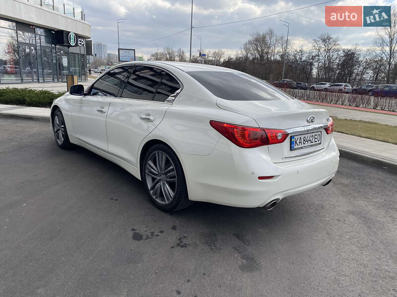 Седан Infiniti Q50 2015 в Киеве