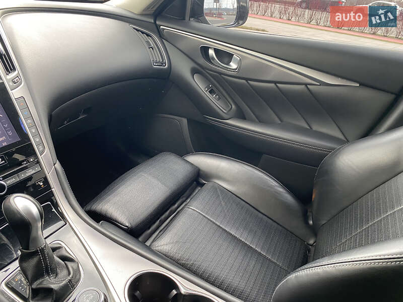 Седан Infiniti Q50 2015 в Киеве