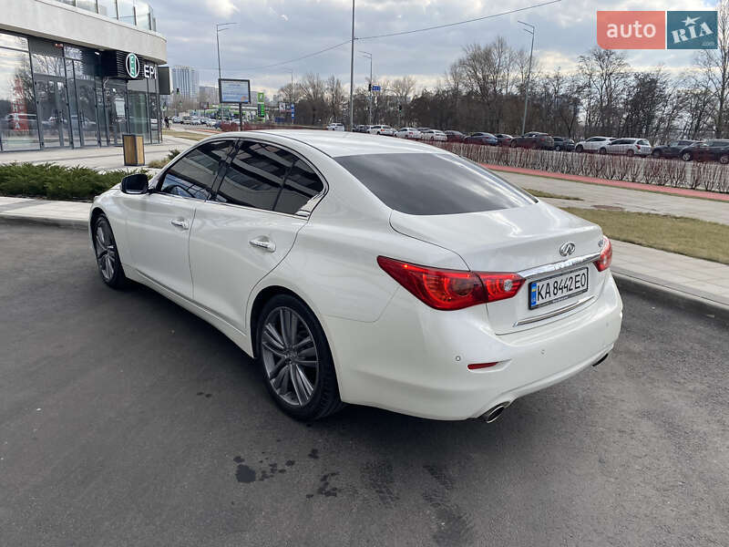 Седан Infiniti Q50 2015 в Киеве