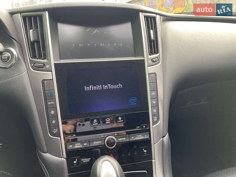 Седан Infiniti Q50 2015 в Киеве