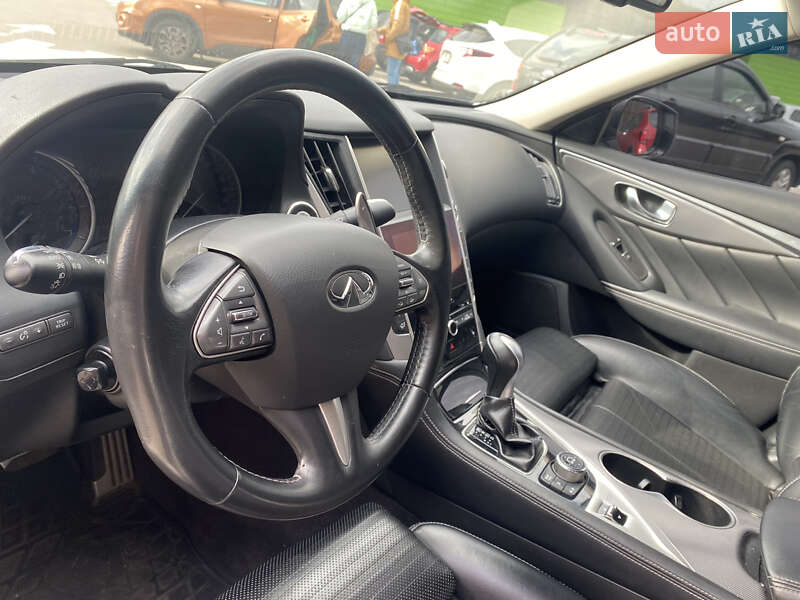 Седан Infiniti Q50 2015 в Киеве