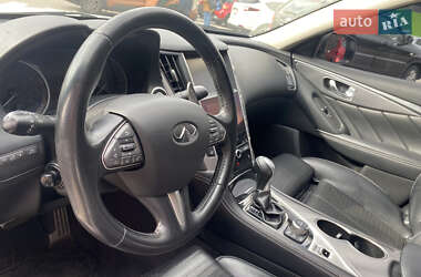 Седан Infiniti Q50 2015 в 