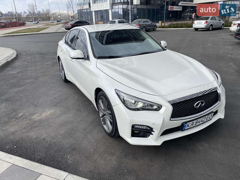 Седан Infiniti Q50 2015 в Киеве