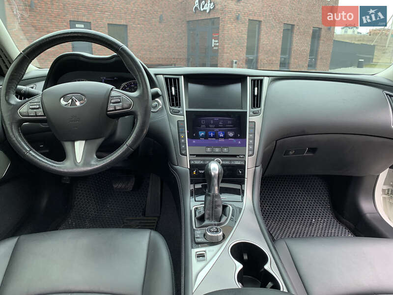 Седан Infiniti Q50 2016 в Хмельницком