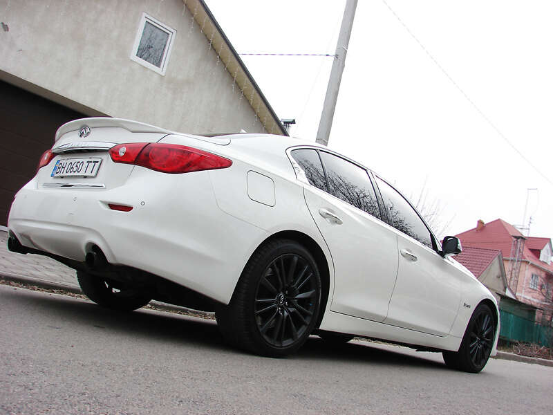 Седан Infiniti Q50 2016 в Одессе