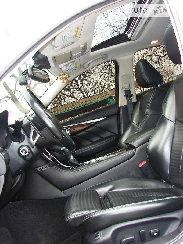 Седан Infiniti Q50 2016 в Одессе