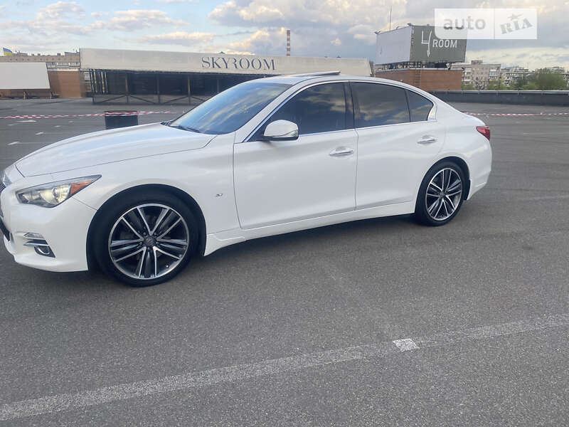 Седан Infiniti Q50 2015 в Києві