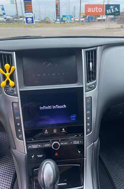 Седан Infiniti Q50 2015 в 