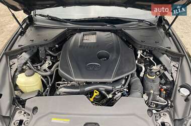 Седан Infiniti Q50 2015 в 