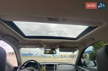 Седан Infiniti Q50 2015 в 