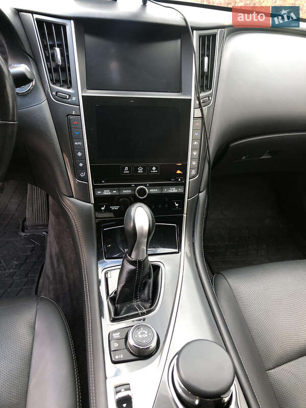Седан Infiniti Q50 2016 в Кам'янець-Подільському