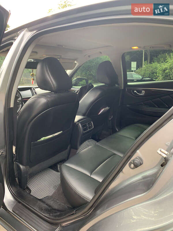 Седан Infiniti Q50 2017 в Львові