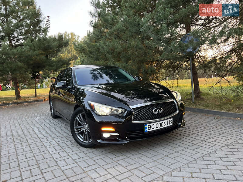Седан Infiniti Q50 2015 в Дрогобичі