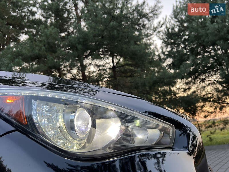 Седан Infiniti Q50 2015 в Дрогобичі