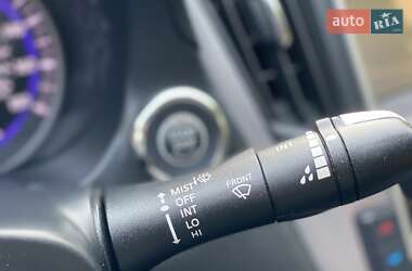 Седан Infiniti Q50 2015 в 