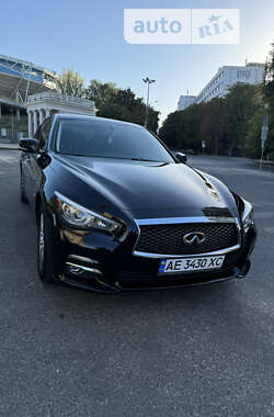 Седан Infiniti Q50 2015 в Дніпрі