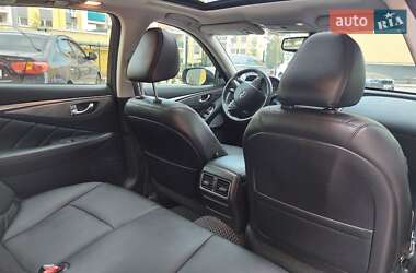 Седан Infiniti Q50 2016 в 
