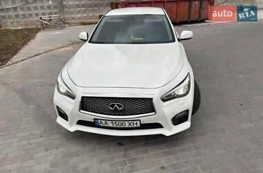 Седан Infiniti Q50 2014 в Святопетровское