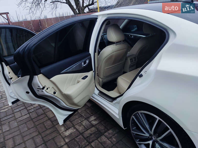 Седан Infiniti Q50 2015 в Києві