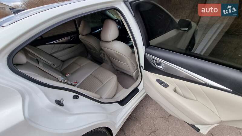 Седан Infiniti Q50 2017 в Дрогобыче