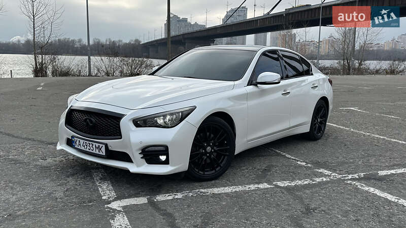 Седан Infiniti Q50 2015 в Києві