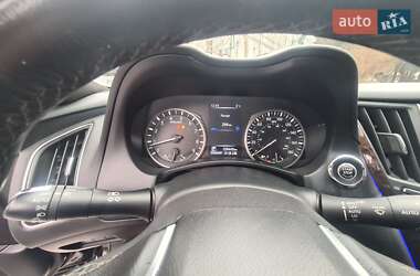 Седан Infiniti Q50 2017 в 