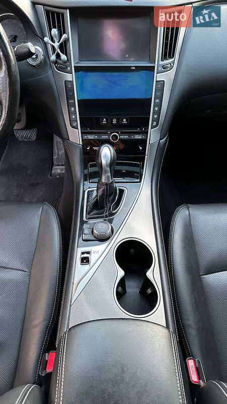 Седан Infiniti Q50 2016 в Ивано-Франковске