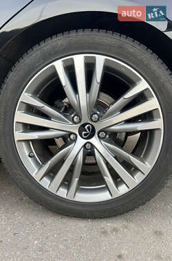 Седан Infiniti Q50 2019 в 
