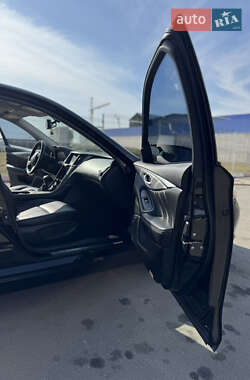 Седан Infiniti Q50 2016 в 