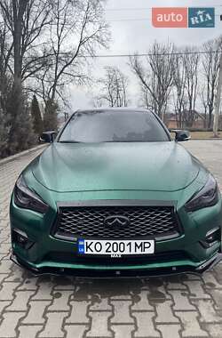 Седан Infiniti Q50 2017 в Кицмани